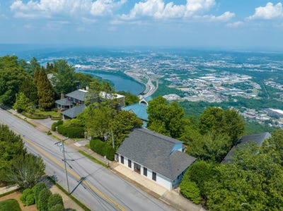 /international/us/1003-e-brow-road-lookout-mountain-tn-110109165031/