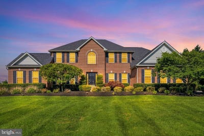 /international/us/104-grasmere-drive-charles-town-wv-110108349339/