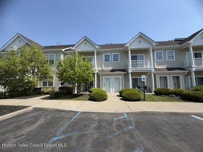 /international/us/106-commons-lane-saugerties-ny-110106467597/