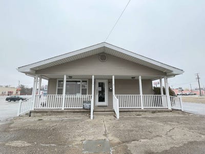 /international/us/1111-w-delaware-st-fairfield-il-110088824369/