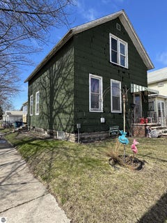 /international/us/616-cypress-street-manistee-mi-110107898831/
