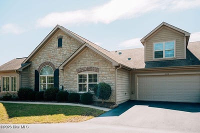 /international/us/123-w-chelsea-court-southern-pines-nc-110103757508/