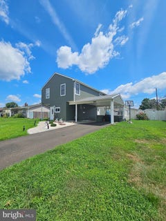 /international/us/12-crescent-lane-levittown-pa-110109643424/