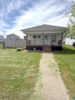 /international/us/1420-ave-c-cloquet-mn-110108449993/