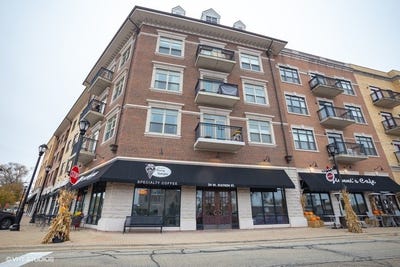 /international/us/24-w-station-street-palatine-il-110110333528/