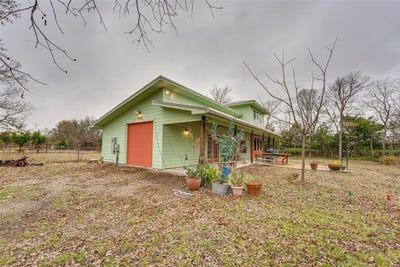 /international/us/1002-s-main-street-farmersville-tx-110109187523/