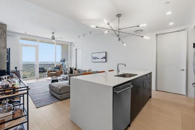 /international/us/301-west-ave-austin-tx-110108587617/