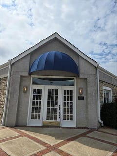 /international/us/676-se-bayberry-lane-lee-s-summit-mo-110094375443/