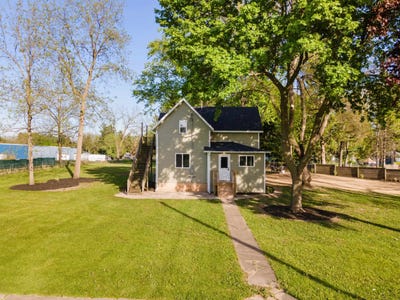 /international/us/208-portland-road-waterloo-wi-110108146538/