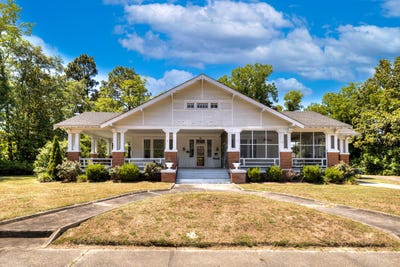 /international/us/124-singletary-avenue-lake-city-sc-110108474194/