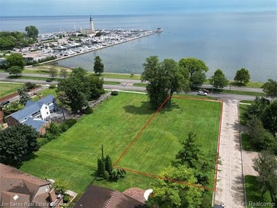/international/us/745-lake-shore-road-village-of-grosse-pointe-shores-mi-110106676493/
