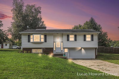 /international/us/6040-10-mile-road-ne-rockford-mi-110101240163/
