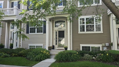 /international/us/1587-windward-drive-pingree-grove-il-110108907952/