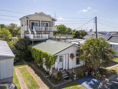 /international/us/109-caribbean-way-road-atlantic-beach-nc-110098831289/