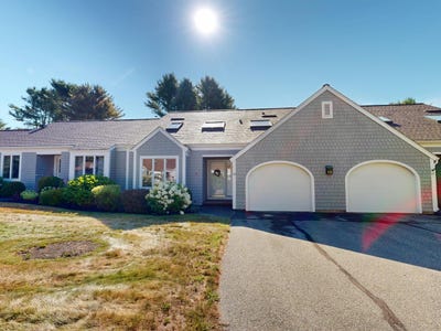 /international/us/52-blueberry-cove-road-yarmouth-me-110102176913/