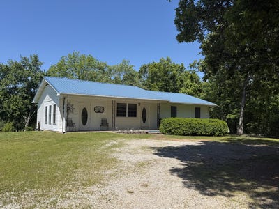/international/us/2864-spring-valley-road-summersville-mo-110107804479/