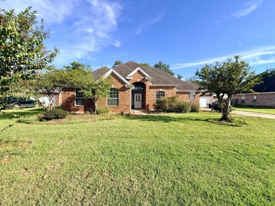 /international/us/255-sarah-lane-lumberton-tx-110120015143/