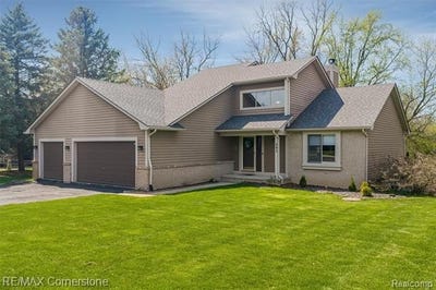 /international/us/501-alexander-drive-walled-lake-mi-110107586327/