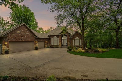 /international/us/9455-livery-lane-lakeville-mn-110099687438/