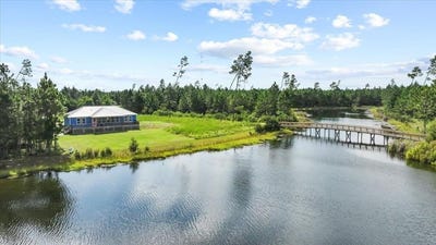 /international/us/106-calm-water-cir-wewahitchka-fl-110119988852/