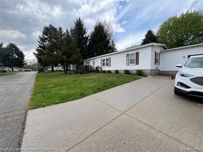 /international/us/2211-mark-street-buel-twp-mi-110107908536/