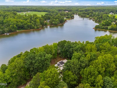 /international/us/928-shorefront-lane-hillsborough-nc-110109136697/