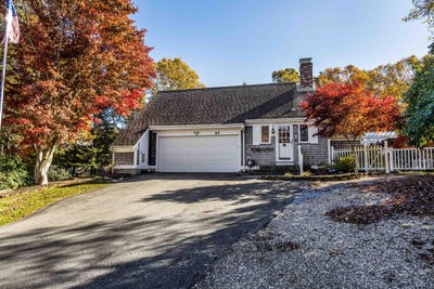 /international/us/65-oakmont-road-yarmouth-port-ma-110103386830/