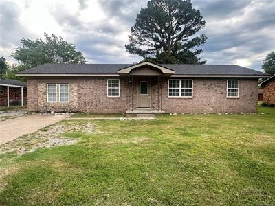 /international/us/604-s-1st-street-henryetta-ok-110108396813/