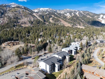 /international/us/7120-n-rachel-way-teton-village-wy-110105953164/