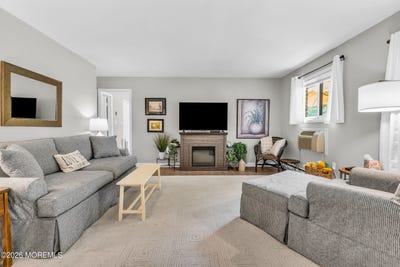 /international/us/156-lexington-court-red-bank-nj-110109229060/