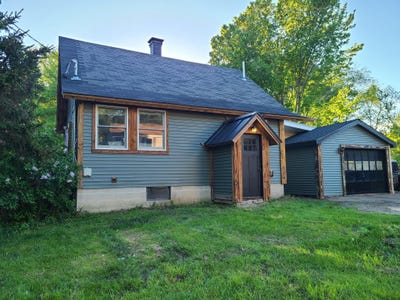 /international/us/14-helen-street-auburn-me-110108225911/