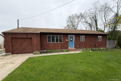 /international/us/209-moffitt-boulevard-islip-ny-110107785825/