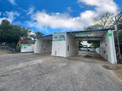 /international/us/501-s-nueces-st-camp-wood-tx-110106818132/