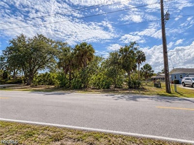 /international/us/21516-winlock-avenue-port-charlotte-fl-110120527747/