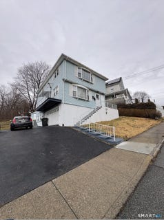 /international/us/16-grove-street-new-london-ct-110106344824/
