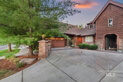 /international/us/9641-w-sultana-dr-garden-city-id-110101214751/