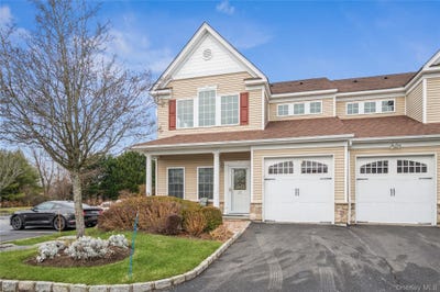 /international/us/22-meadow-court-oakdale-ny-110104589976/