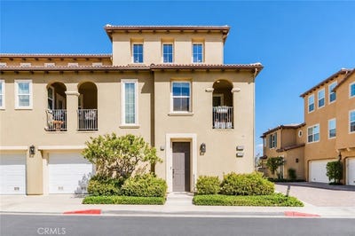/international/us/27028-pebble-beach-drive-valencia-ca-110120536758/