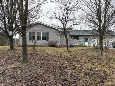 /international/us/8392-huff-road-bellevue-mi-110106319224/