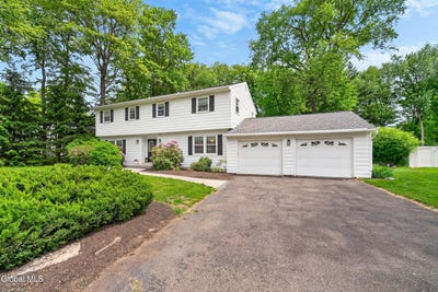 /international/us/77-huntersfield-road-delmar-ny-110108545592/