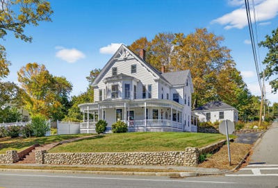 /international/us/84-east-broadway-street-derry-nh-110102694784/