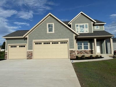 /international/us/6474-sw-estate-drive-byron-center-mi-110120529789/