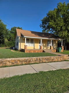 /international/us/714-s-commercial-avenue-coleman-tx-110119439556/