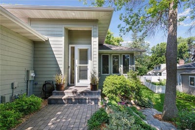 /international/us/15703-sussex-drive-minnetonka-mn-110099033718/