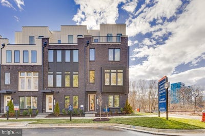 /international/us/american-dream-way-reston-va-110102224885/