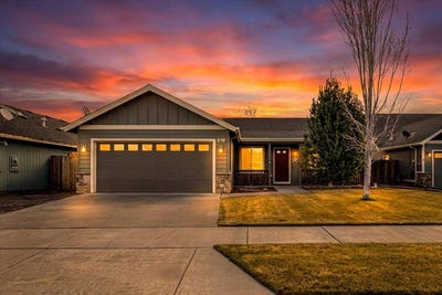/international/us/210-nw-27th-court-redmond-or-110106305995/