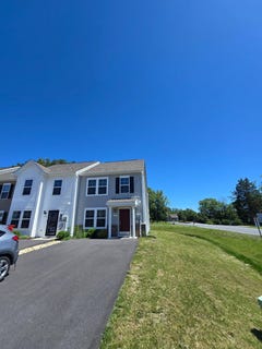 /international/us/12-pitch-pine-court-bunker-hill-wv-110108438169/