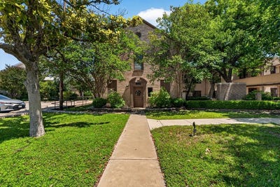 /international/us/427-earl-garrett-kerrville-tx-110108491433/