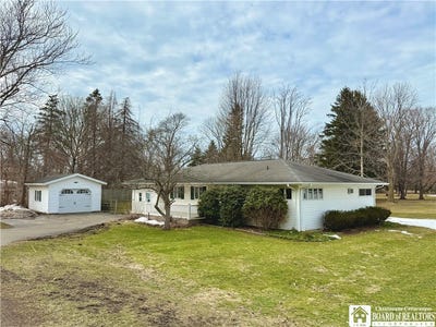 /international/us/4536-van-buren-road-pomfret-ny-110097851848/