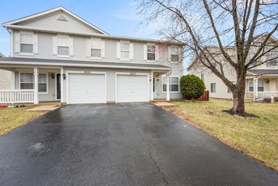 /international/us/2820-troon-drive-montgomery-il-110108497833/